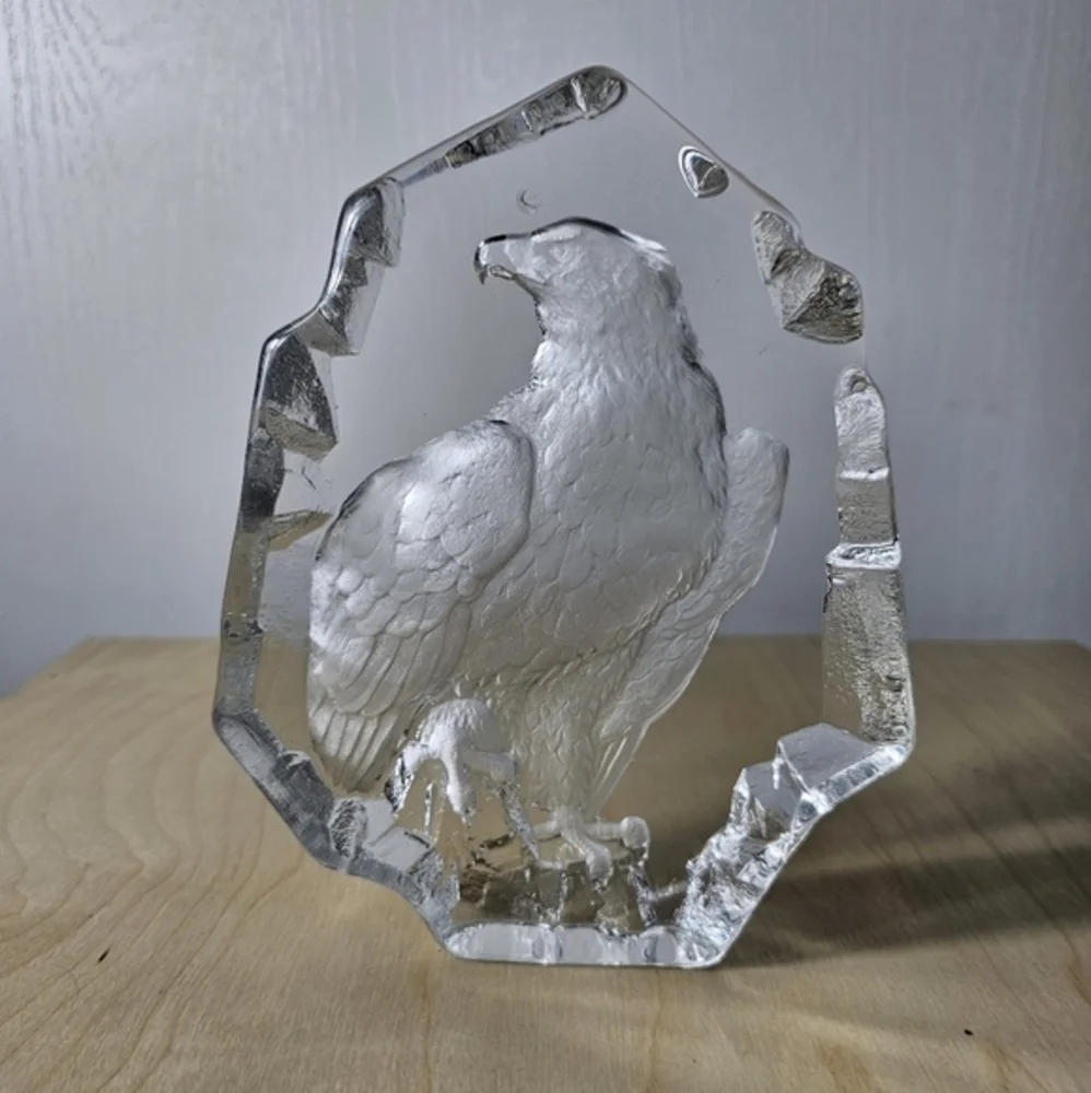 Mats Jonasson Large 7.5 inch high Paperweight Eagle
